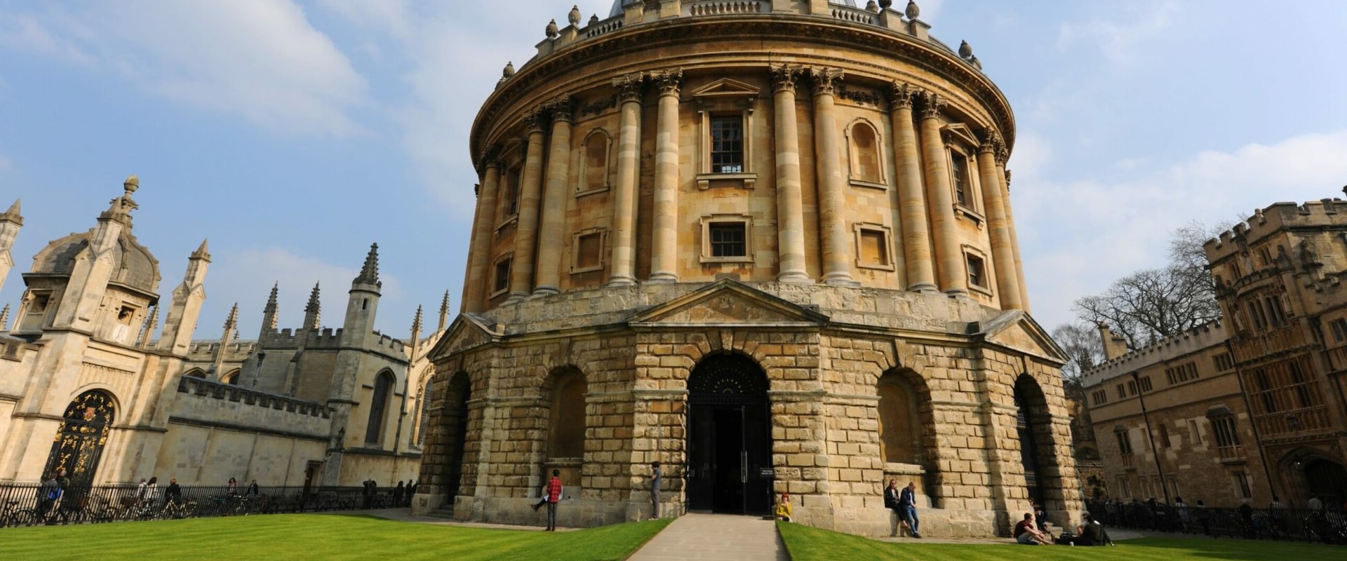 The Top Universities in UK for Economics: Rankings and Opportunities